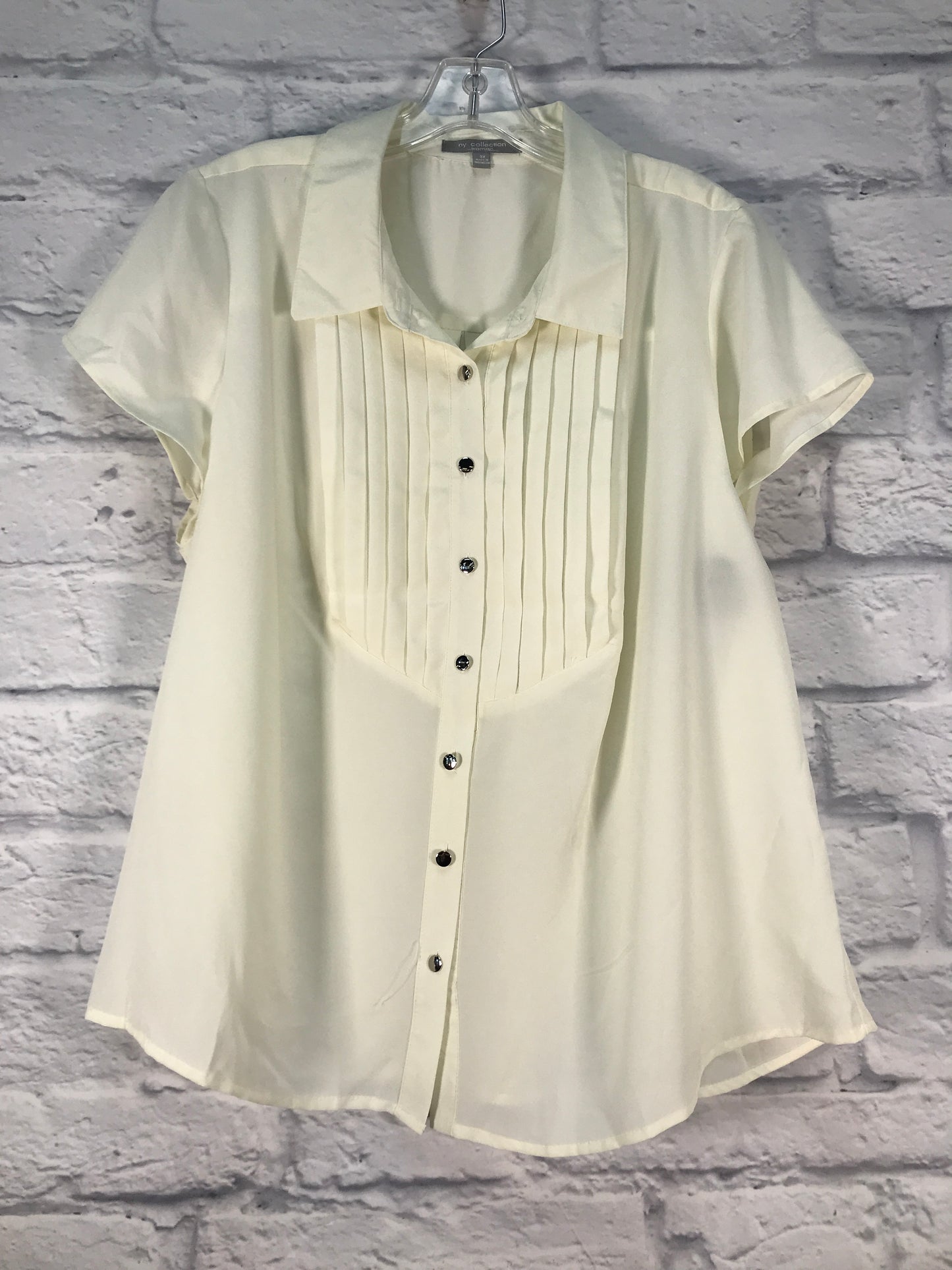 Blouse Short Sleeve By Clothes Mentor In Cream, Size: 3x