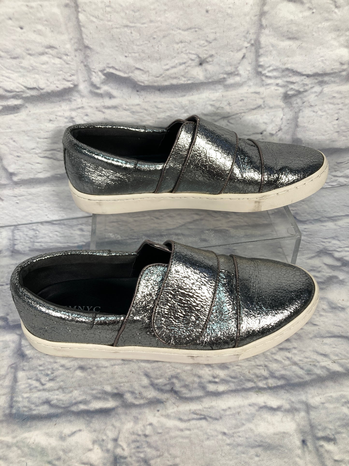 Shoes Sneakers By Isaac Mizrahi In Silver, Size: 9.5