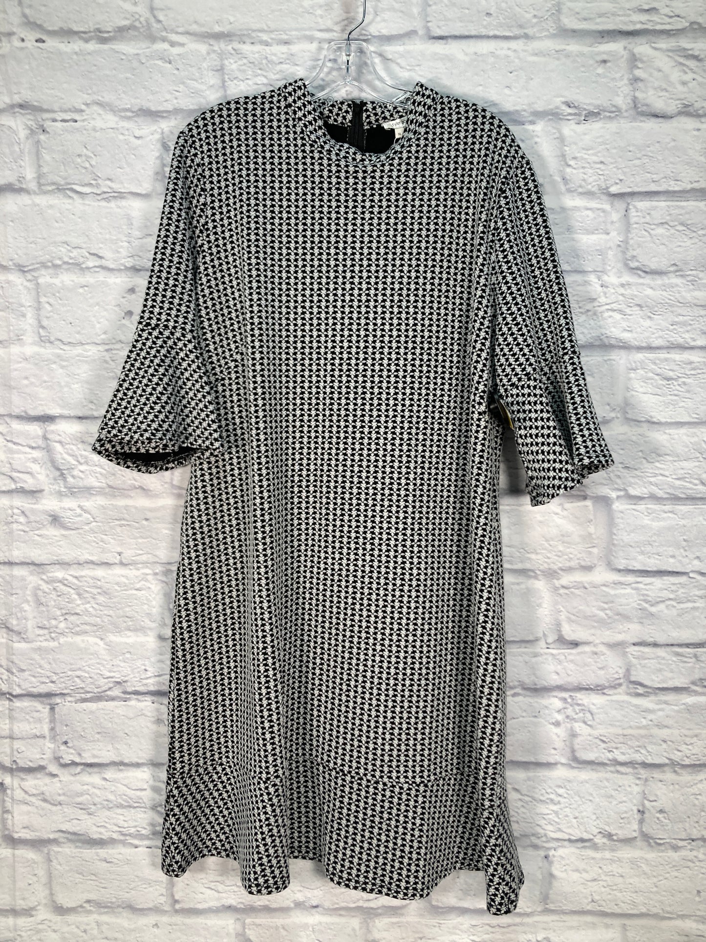 Dress Sweater By Tyler Boe In Black & White, Size: Xl