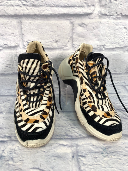 Shoes Sneakers By Clothes Mentor In Animal Print, Size: 8