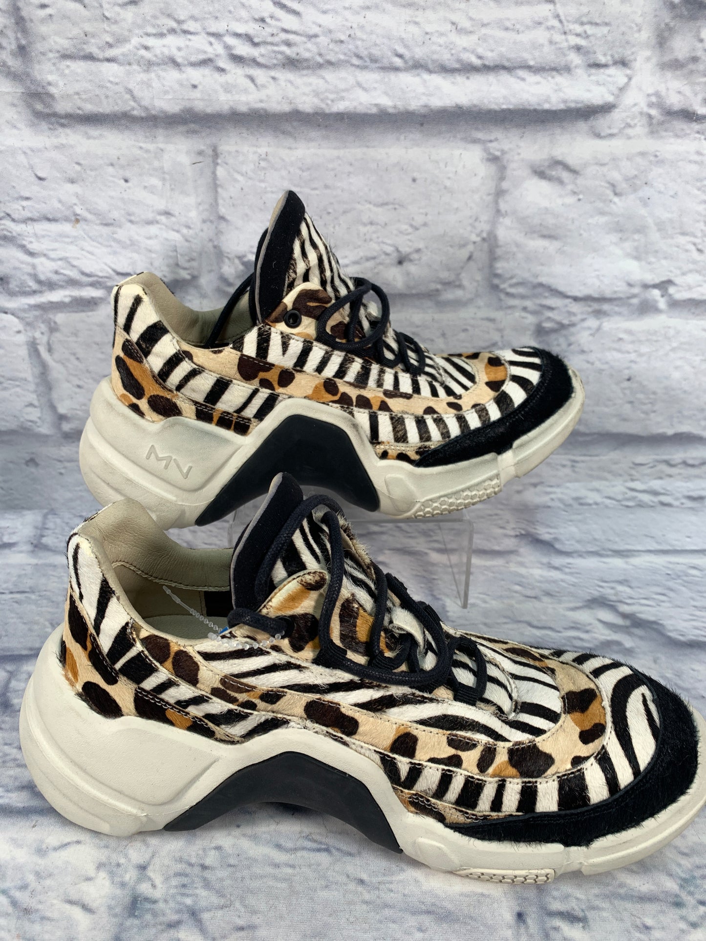 Shoes Sneakers By Clothes Mentor In Animal Print, Size: 8