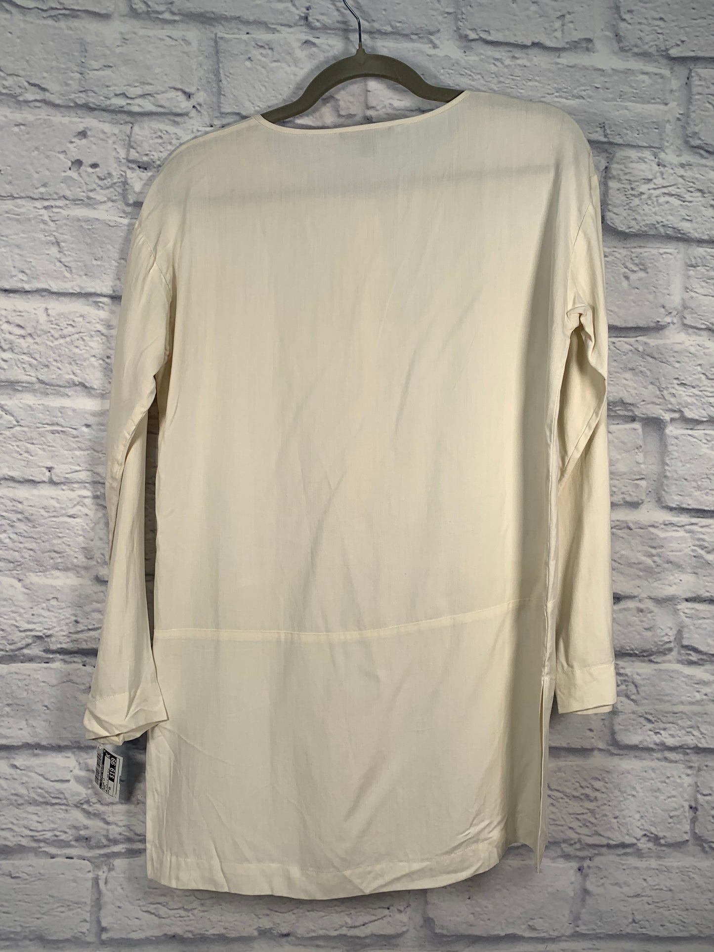 Blouse Long Sleeve By Clothes Mentor In Cream, Size: Xs