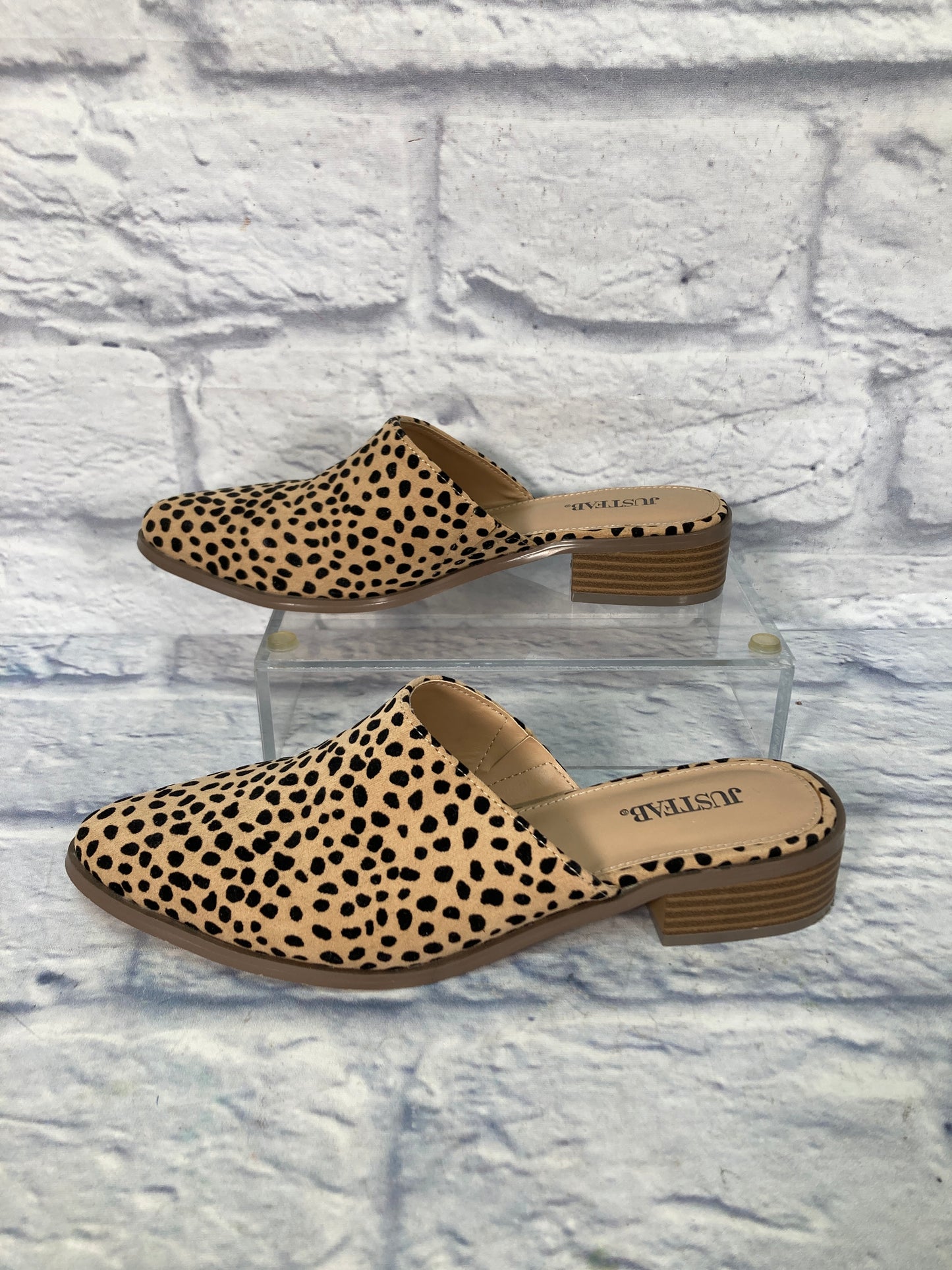 Shoes Flats By Just Fab In Animal Print, Size: 6.5