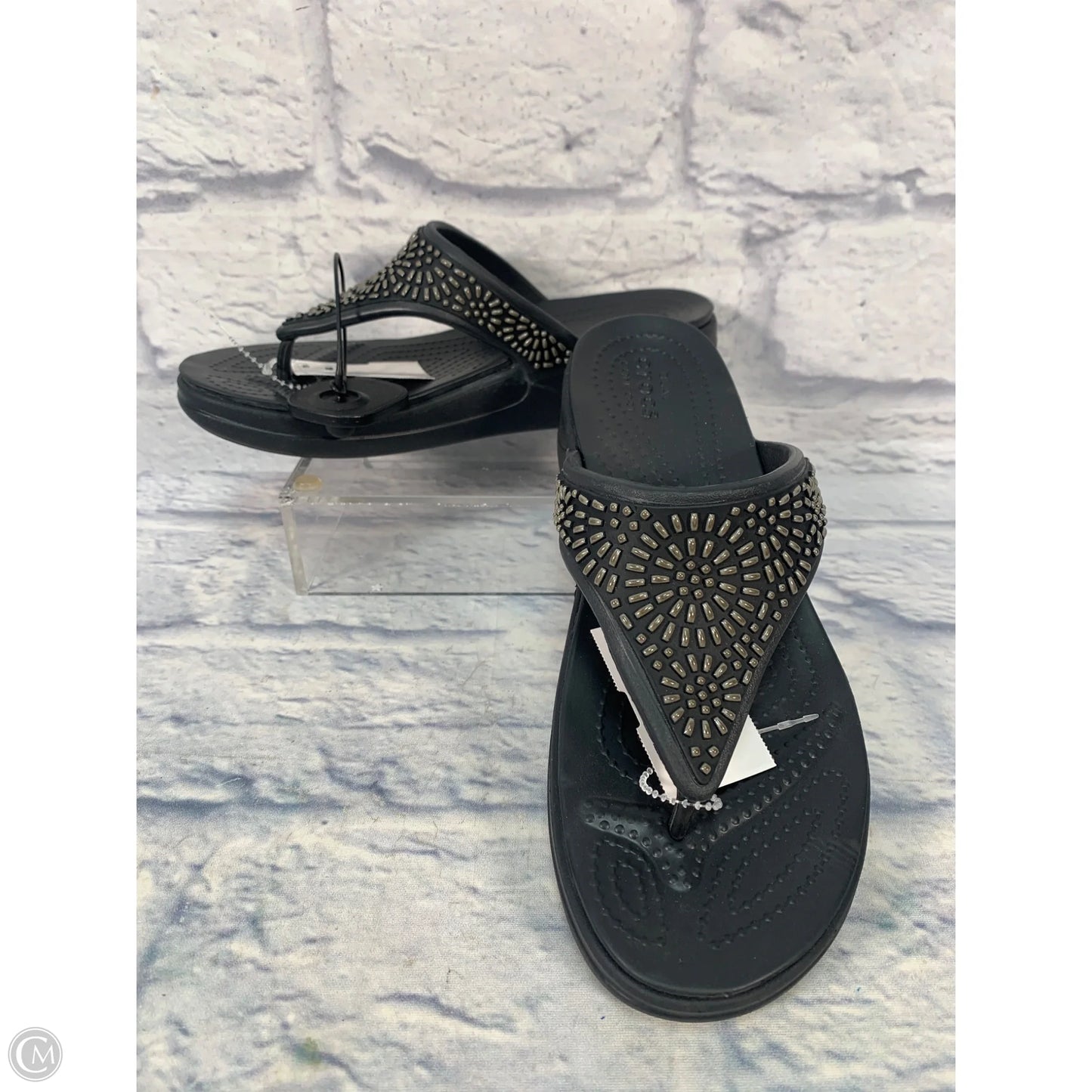 Sandals Heels Kitten By Crocs In Black, Size: 8