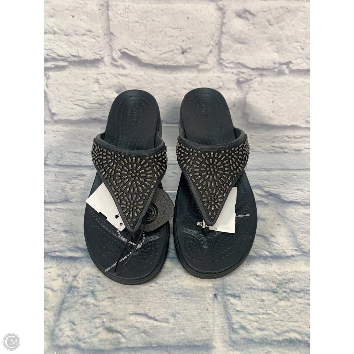 Sandals Heels Kitten By Crocs In Black, Size: 8