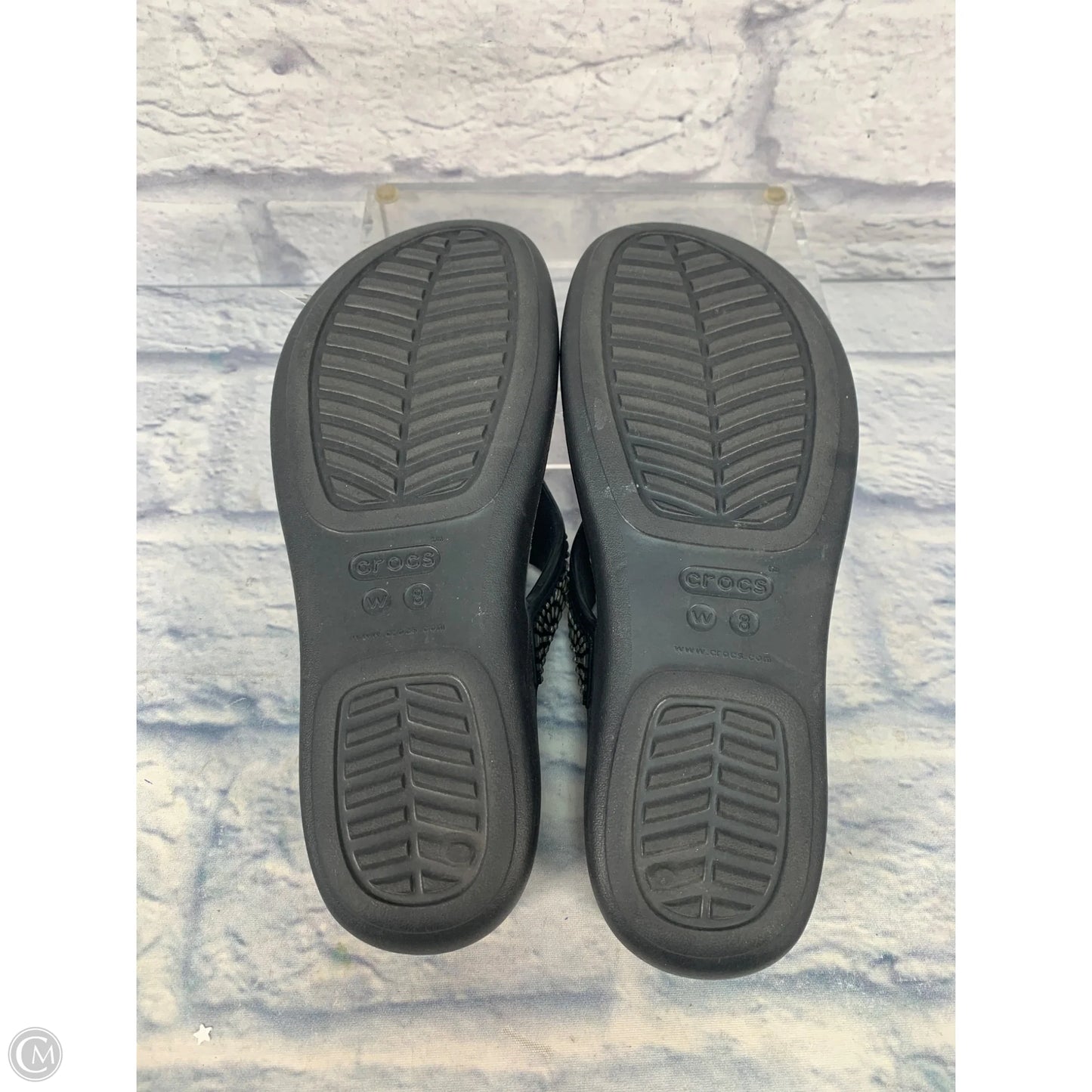 Sandals Heels Kitten By Crocs In Black, Size: 8