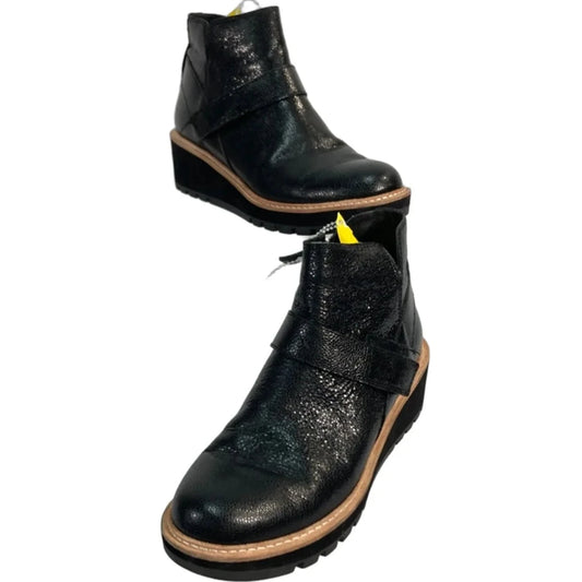 Boots Ankle Flats By Eileen Fisher In Black, Size: 8
