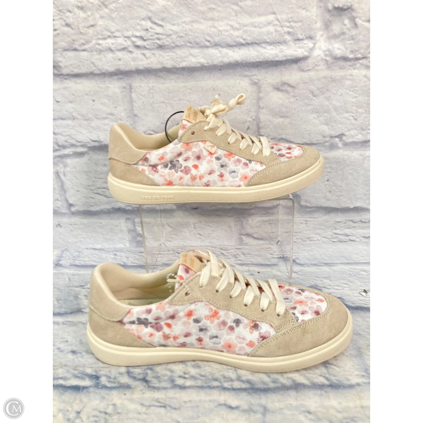 Shoes Sneakers By Clothes Mentor In Cream, Size: 8