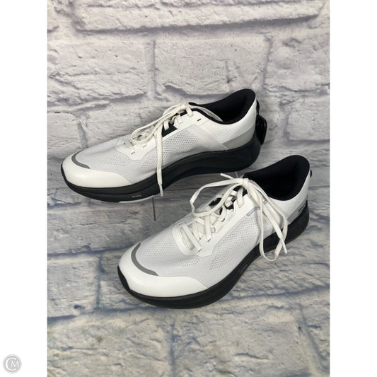 Shoes Sneakers By Clothes Mentor In Black & White, Size: 10.5