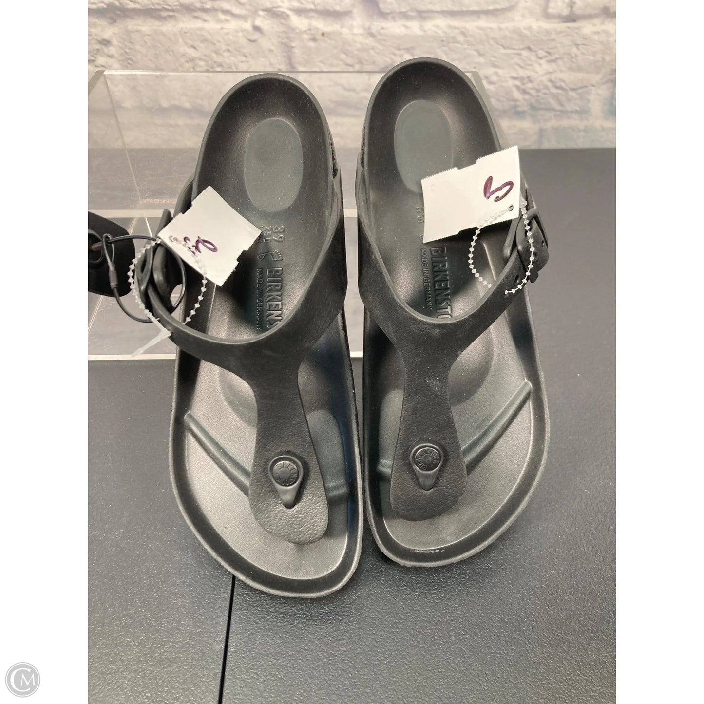 Sandals Flats By Birkenstock In Black, Size: 8