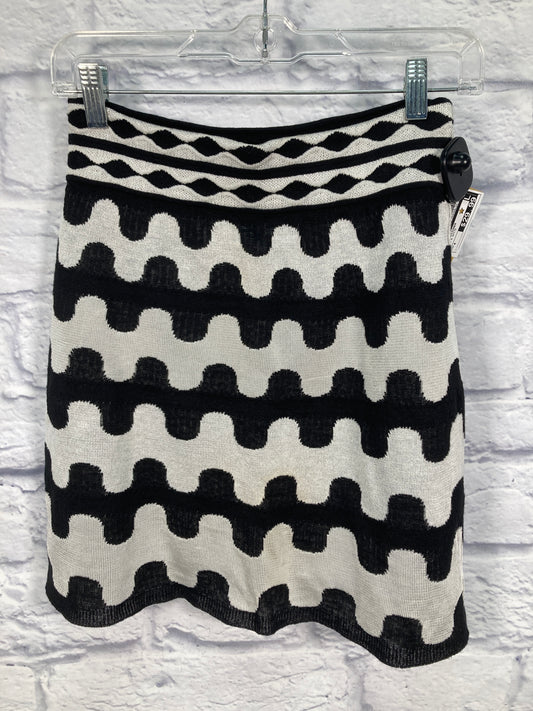 Skirt Designer By Missoni In Black & White, Size: 4