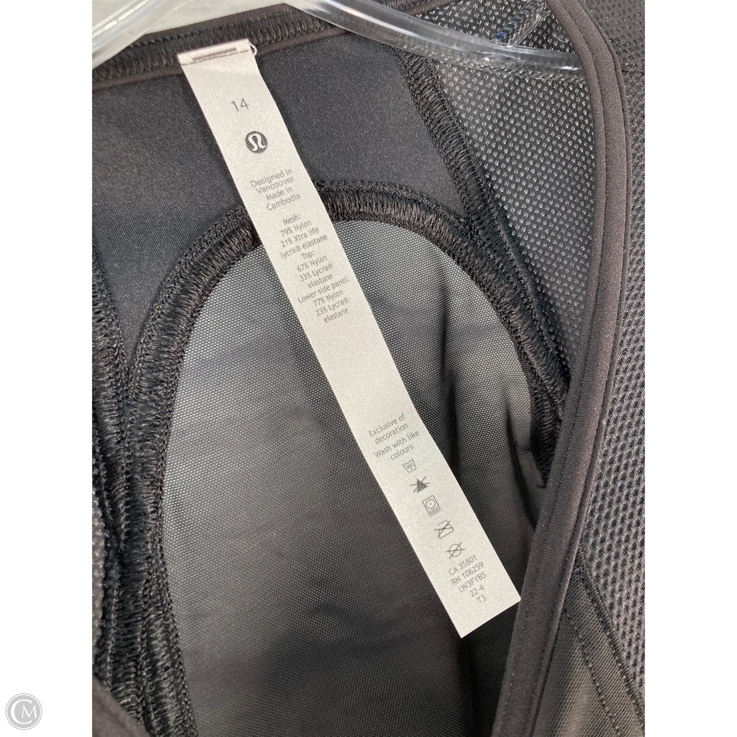 Athletic Top Long Sleeve Collar By Lululemon In Black, Size: L