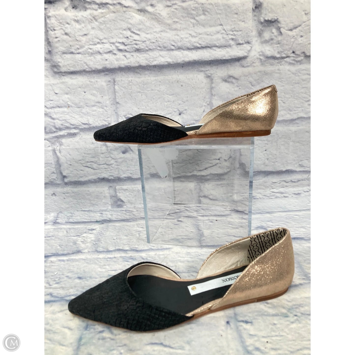 Shoes Flats By Clothes Mentor In Black & Gold, Size: 6
