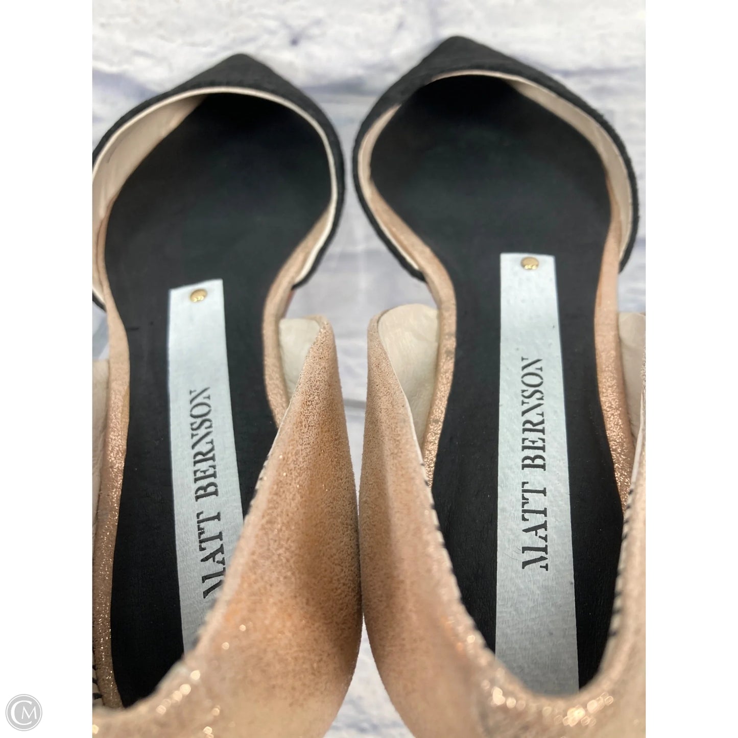 Shoes Flats By Clothes Mentor In Black & Gold, Size: 6