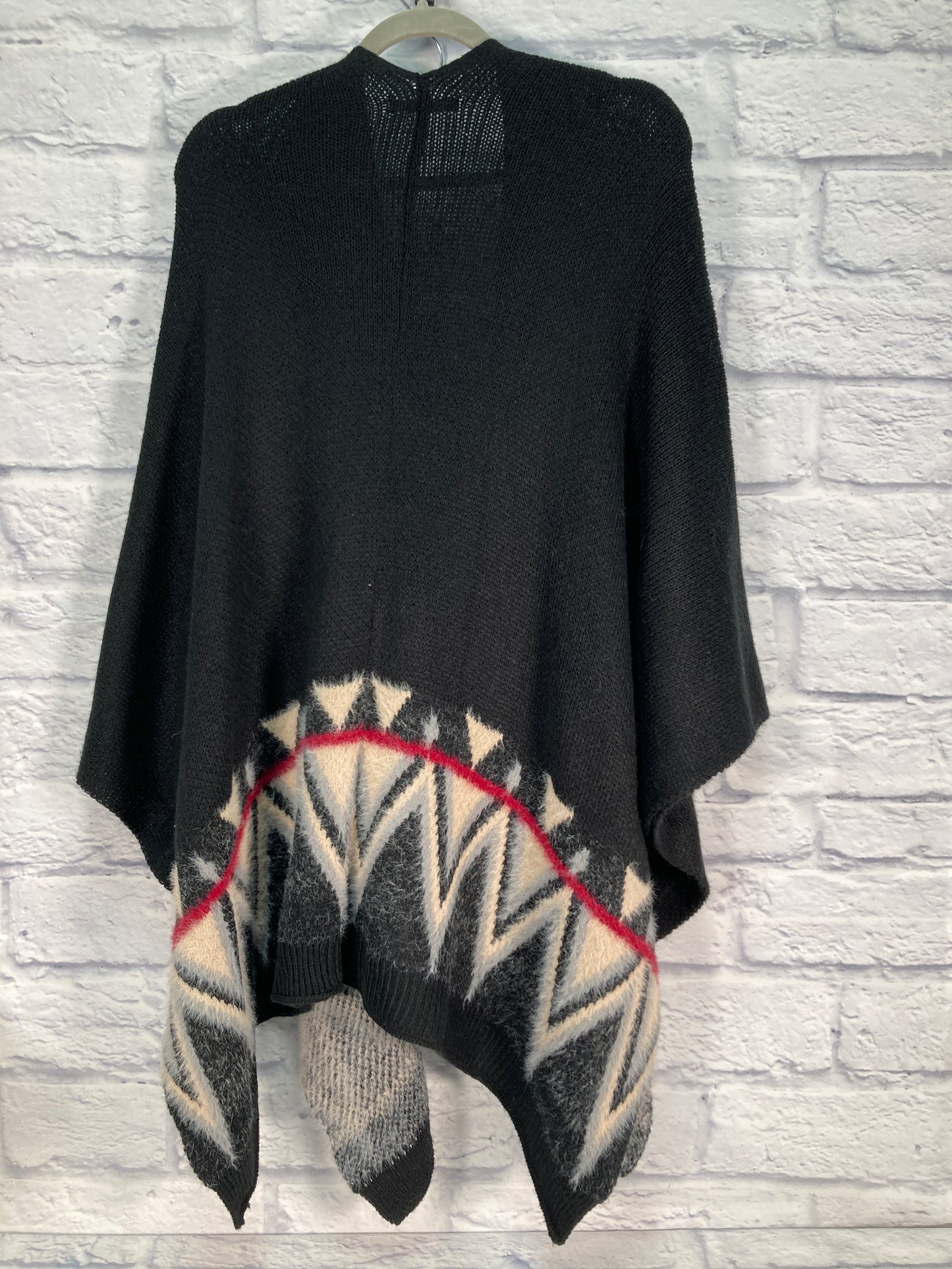 Poncho By Do Everything In Love In Black & Cream, Size: Osfm