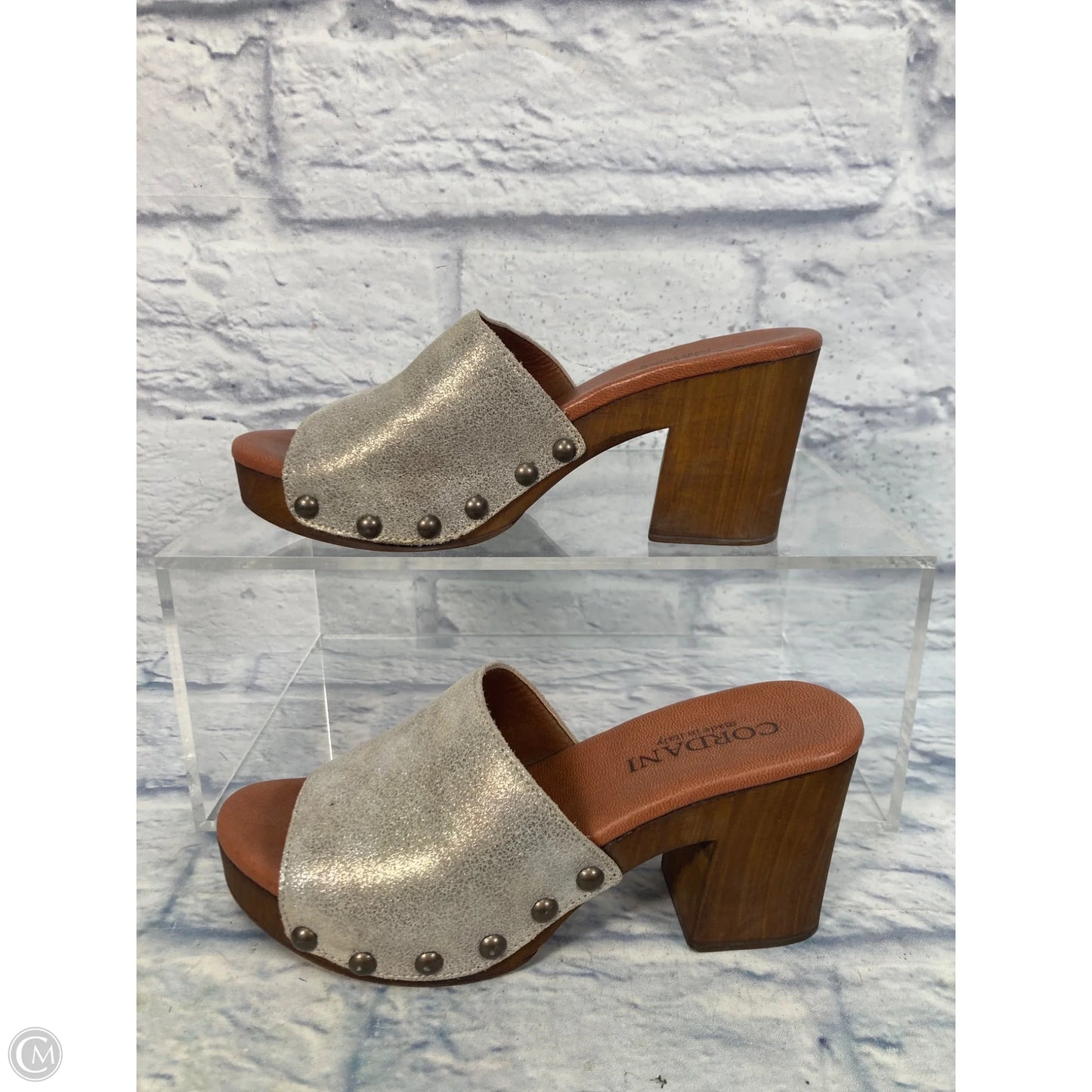 Sandals Heels Platform By Clothes Mentor In Gold, Size: 7.5