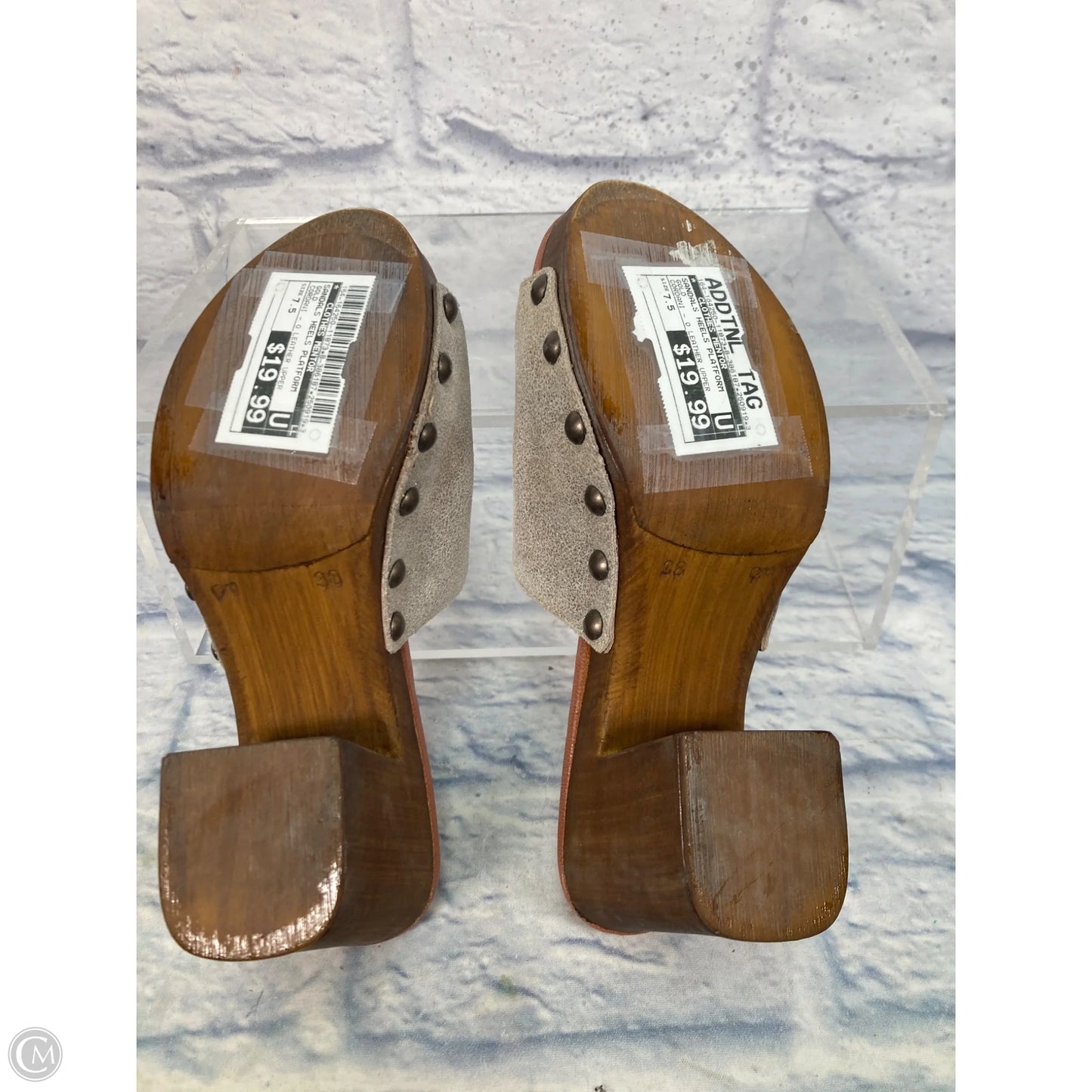 Sandals Heels Platform By Clothes Mentor In Gold, Size: 7.5