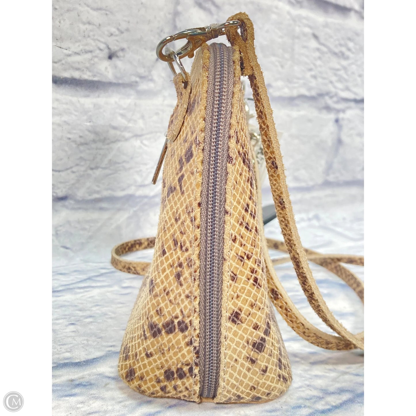 Crossbody Leather By Clothes Mentor, Size: Medium