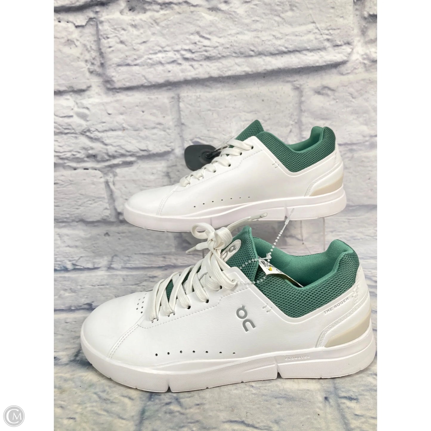 Shoes Sneakers By On Cloud In Green & White, Size: 9