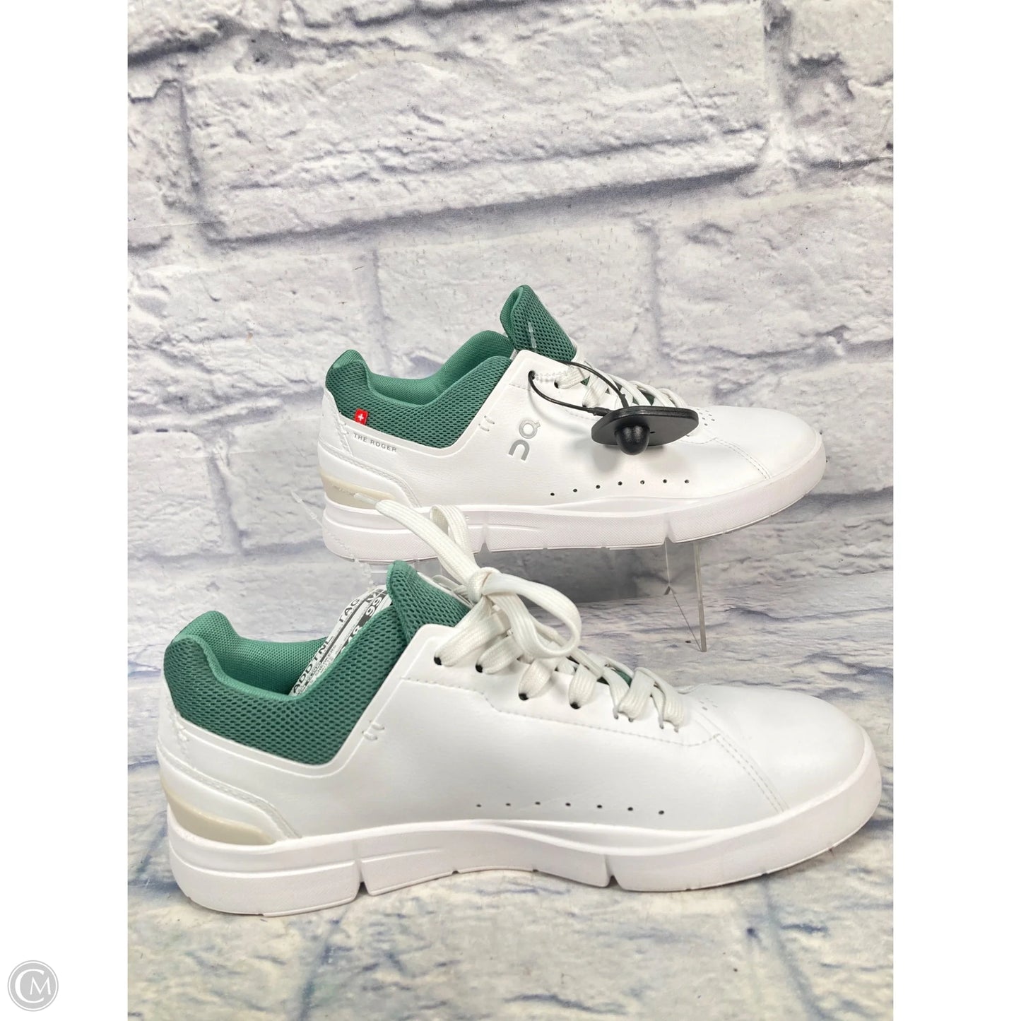 Shoes Sneakers By On Cloud In Green & White, Size: 9
