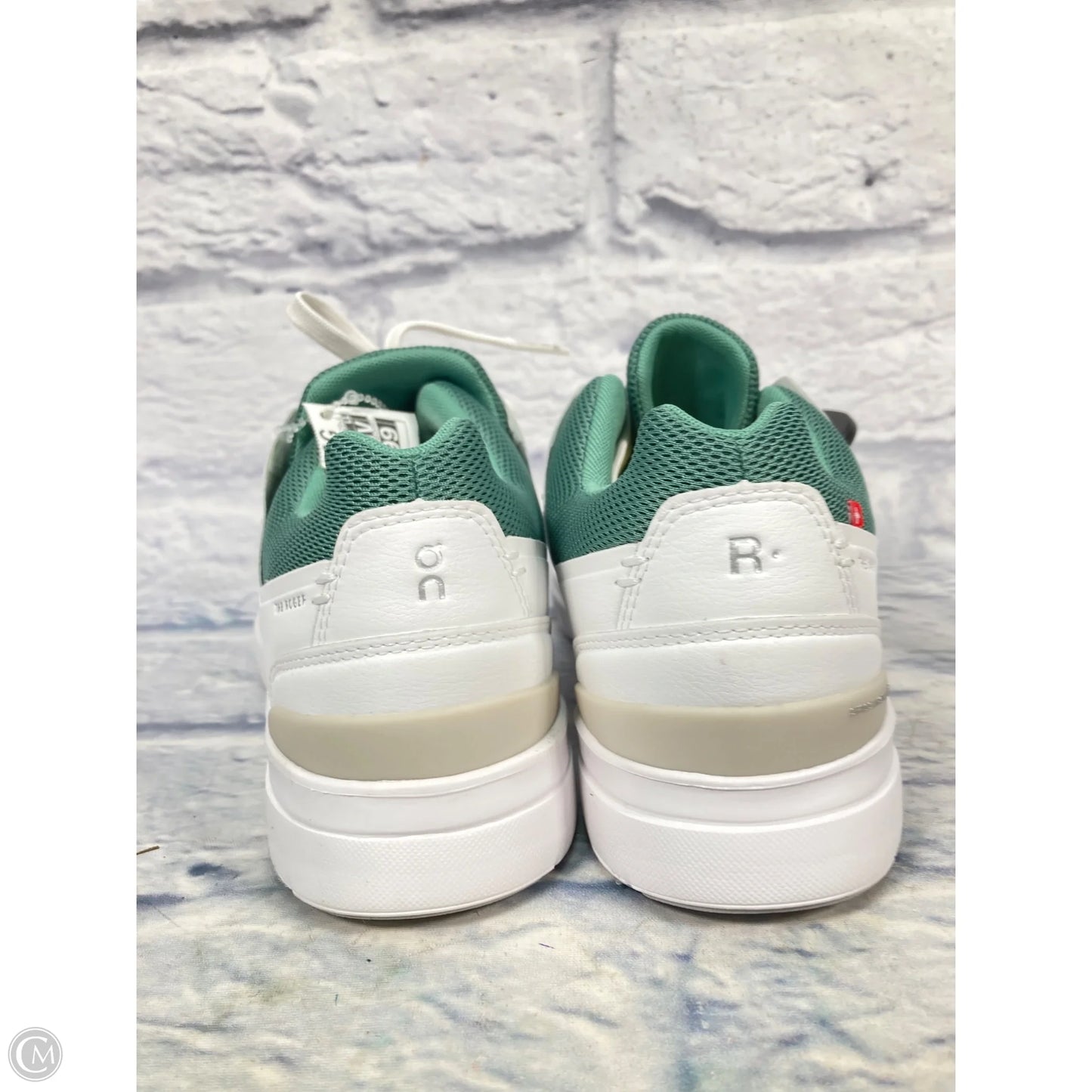 Shoes Sneakers By On Cloud In Green & White, Size: 9