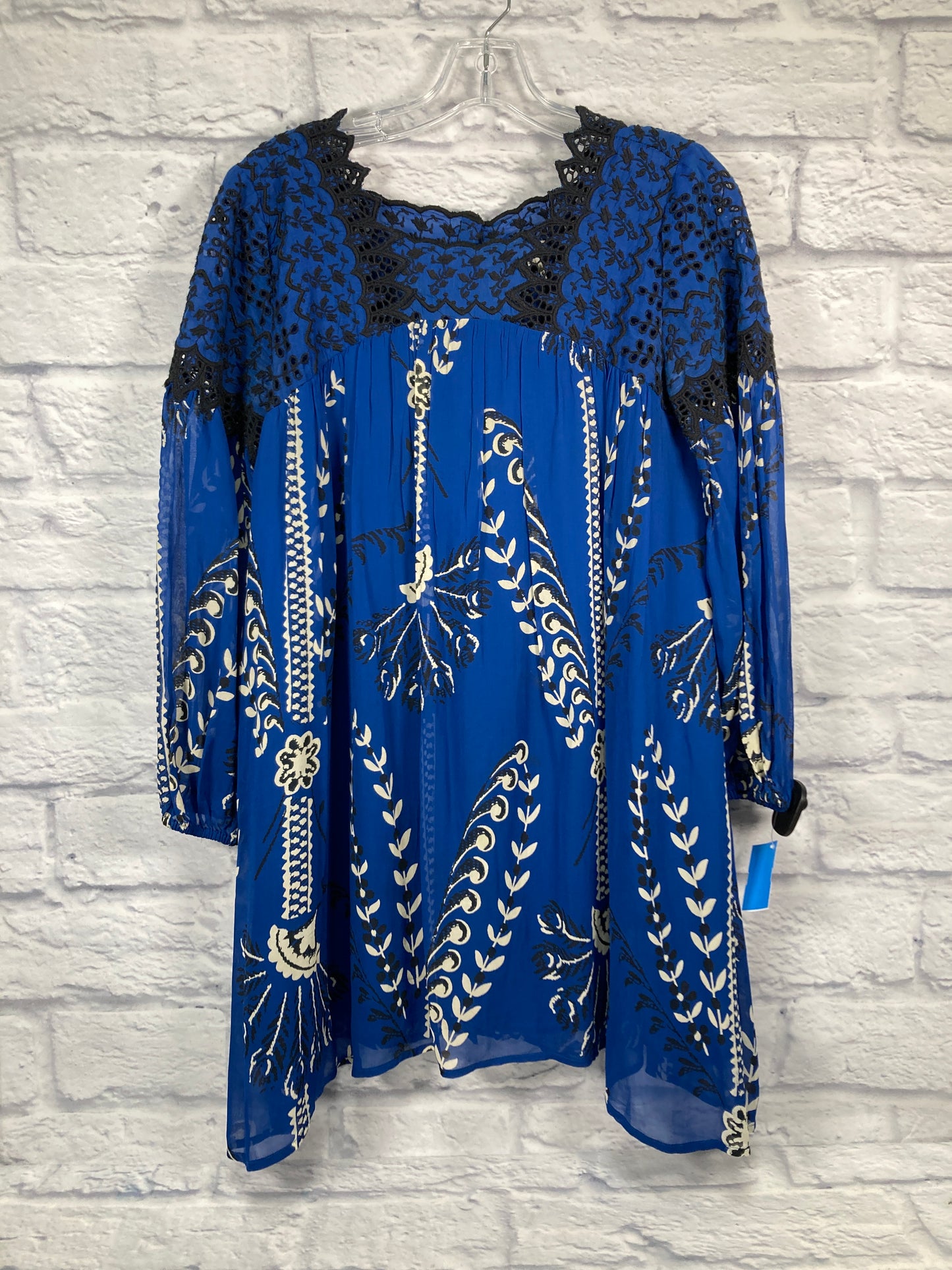 Tunic Long Sleeve By Floreat In Black & Blue, Size: Sp