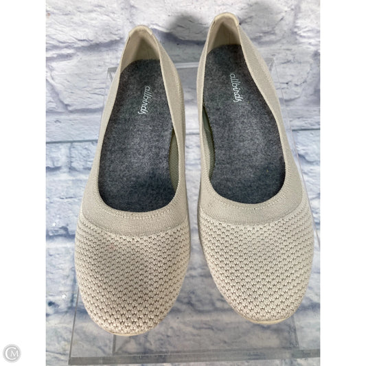 Shoes Flats By Clothes Mentor In Beige, Size: 9.5