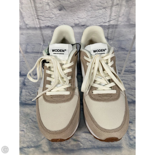 Shoes Sneakers By Clothes Mentor In Cream & Tan, Size: 7.5
