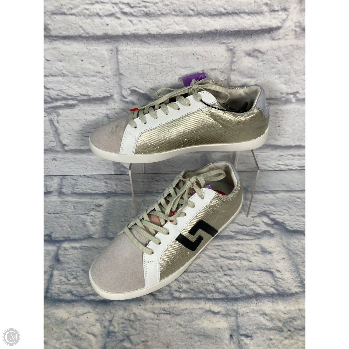 Shoes Sneakers By Clothes Mentor In Cream & Tan, Size: 9