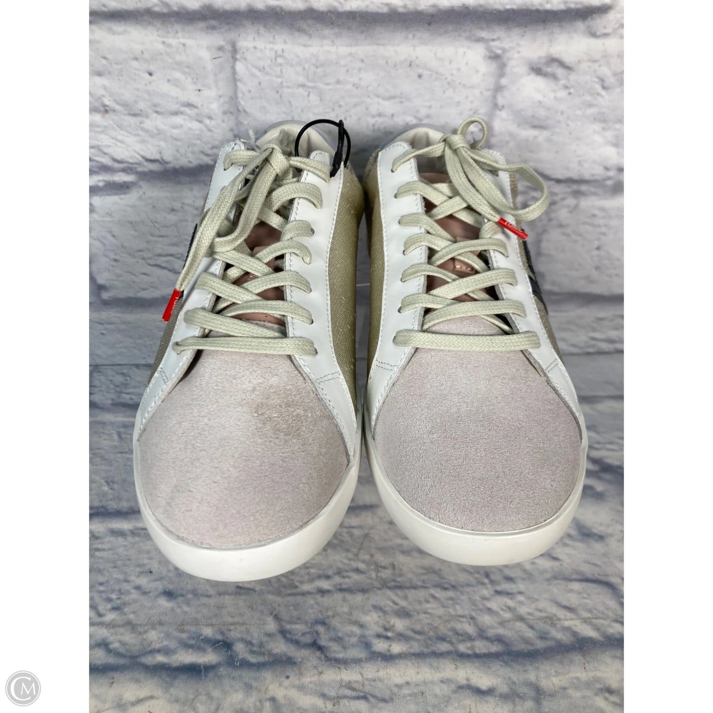 Shoes Sneakers By Clothes Mentor In Cream & Tan, Size: 9