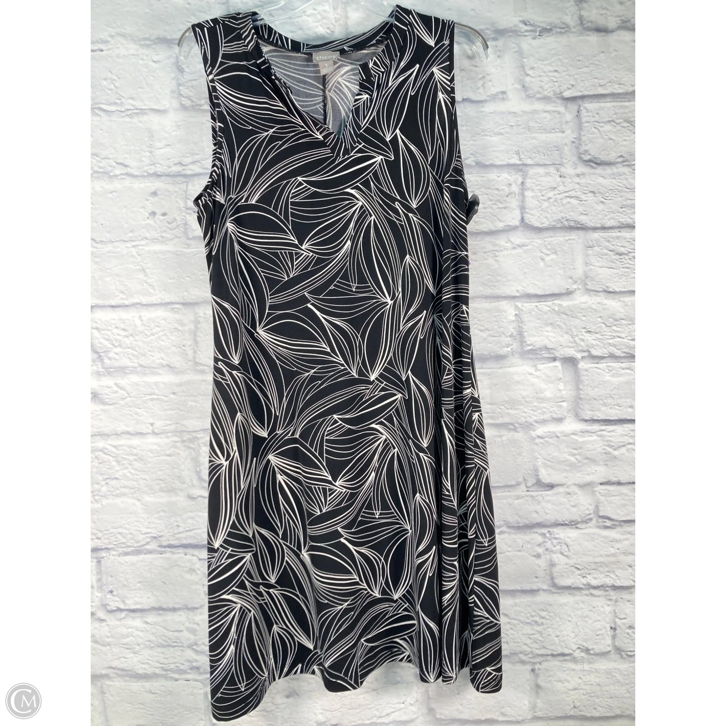 Dress Casual Short By Chicos In Black & White, Size: M