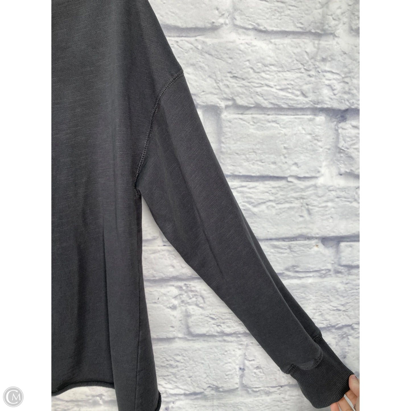 Top Long Sleeve By Pilcro In Grey, Size: M