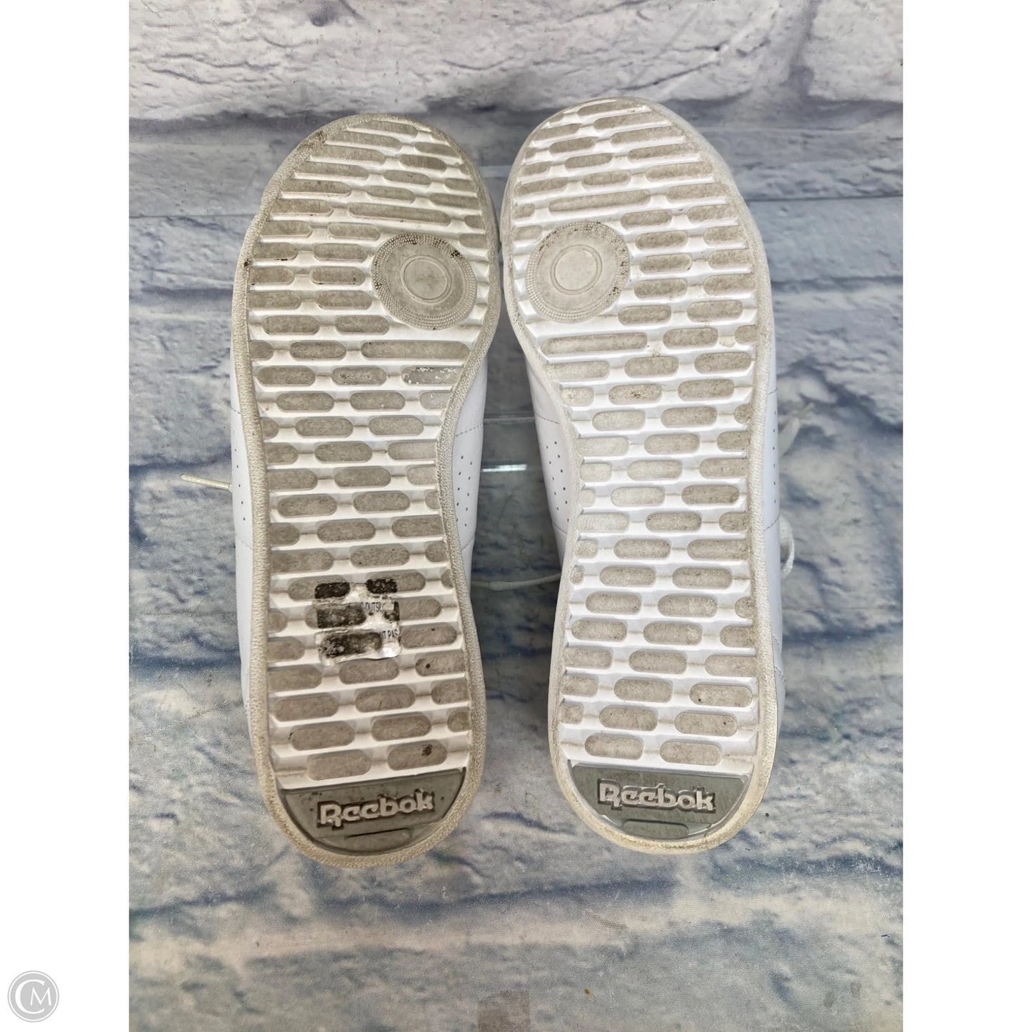Shoes Sneakers By Reebok In White, Size: 9