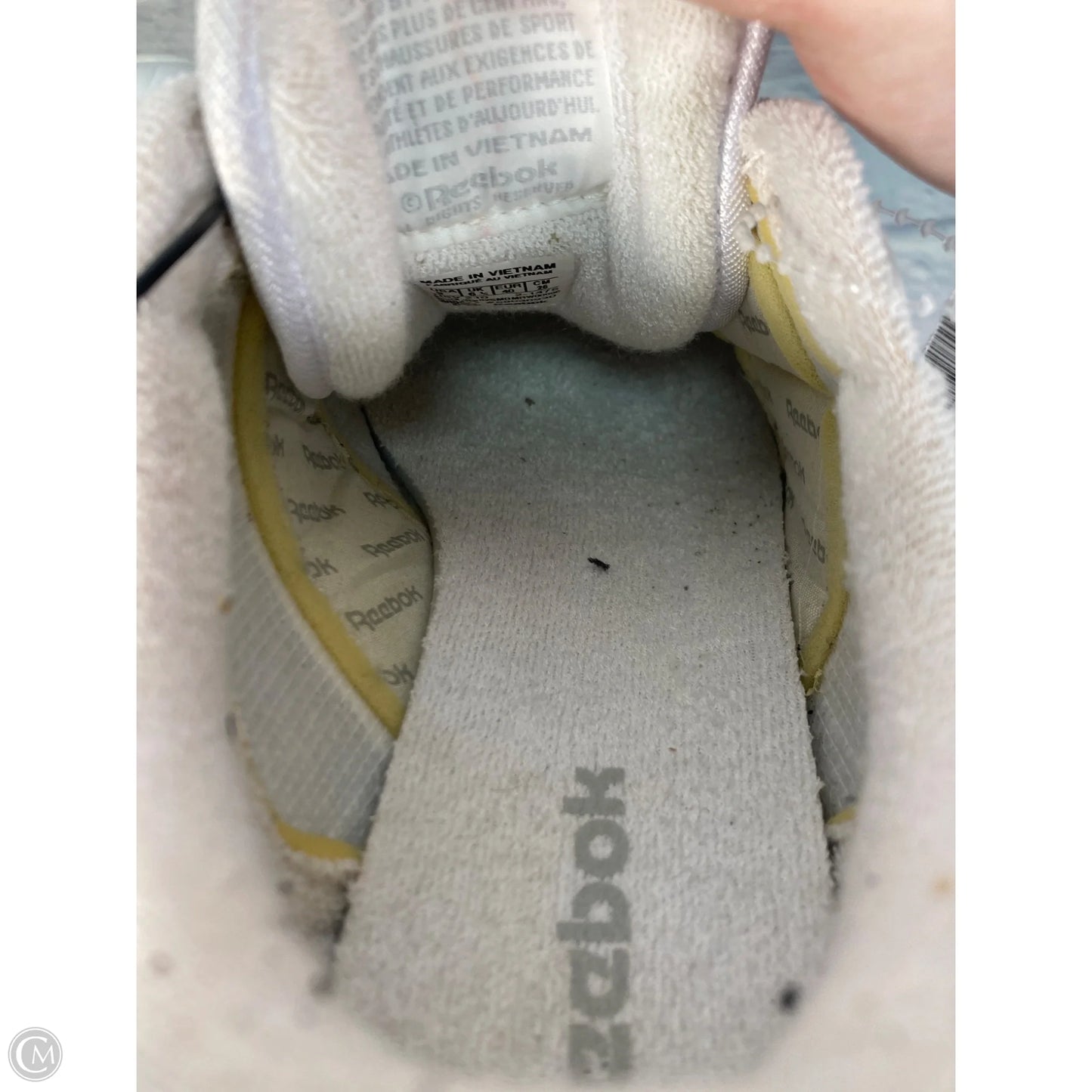 Shoes Sneakers By Reebok In White, Size: 9
