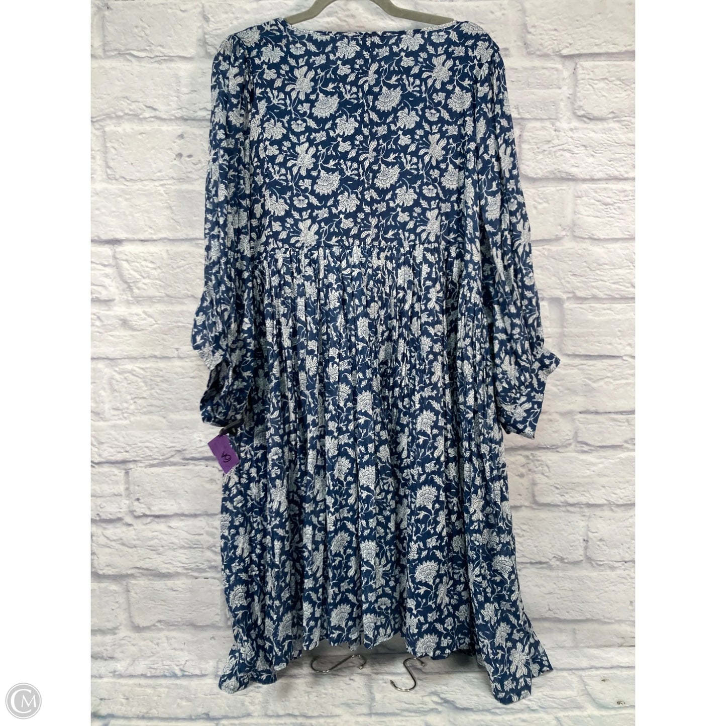 Dress Casual Short By Clothes Mentor In Blue & White, Size: L