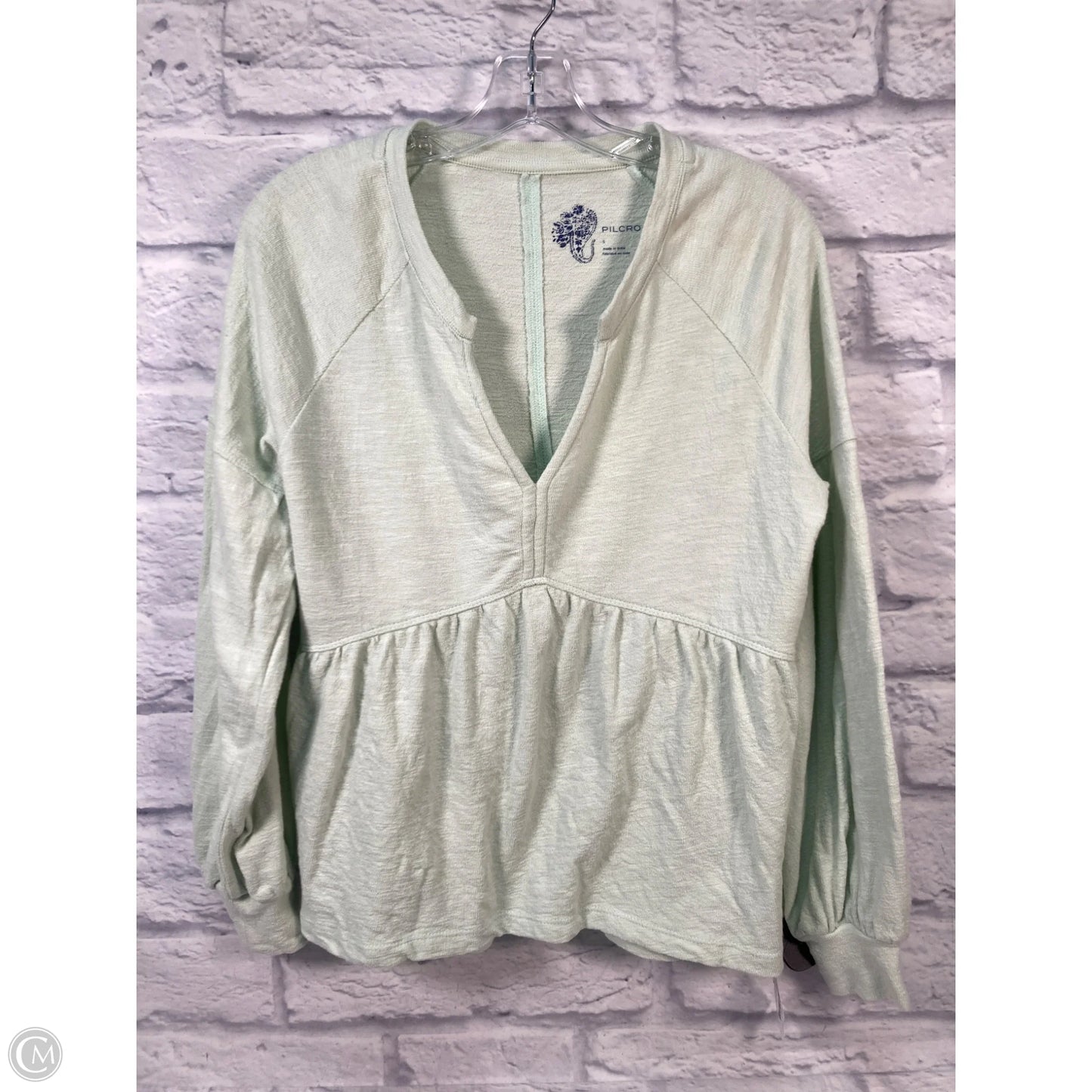 Top Long Sleeve By Pilcro In Green, Size: S