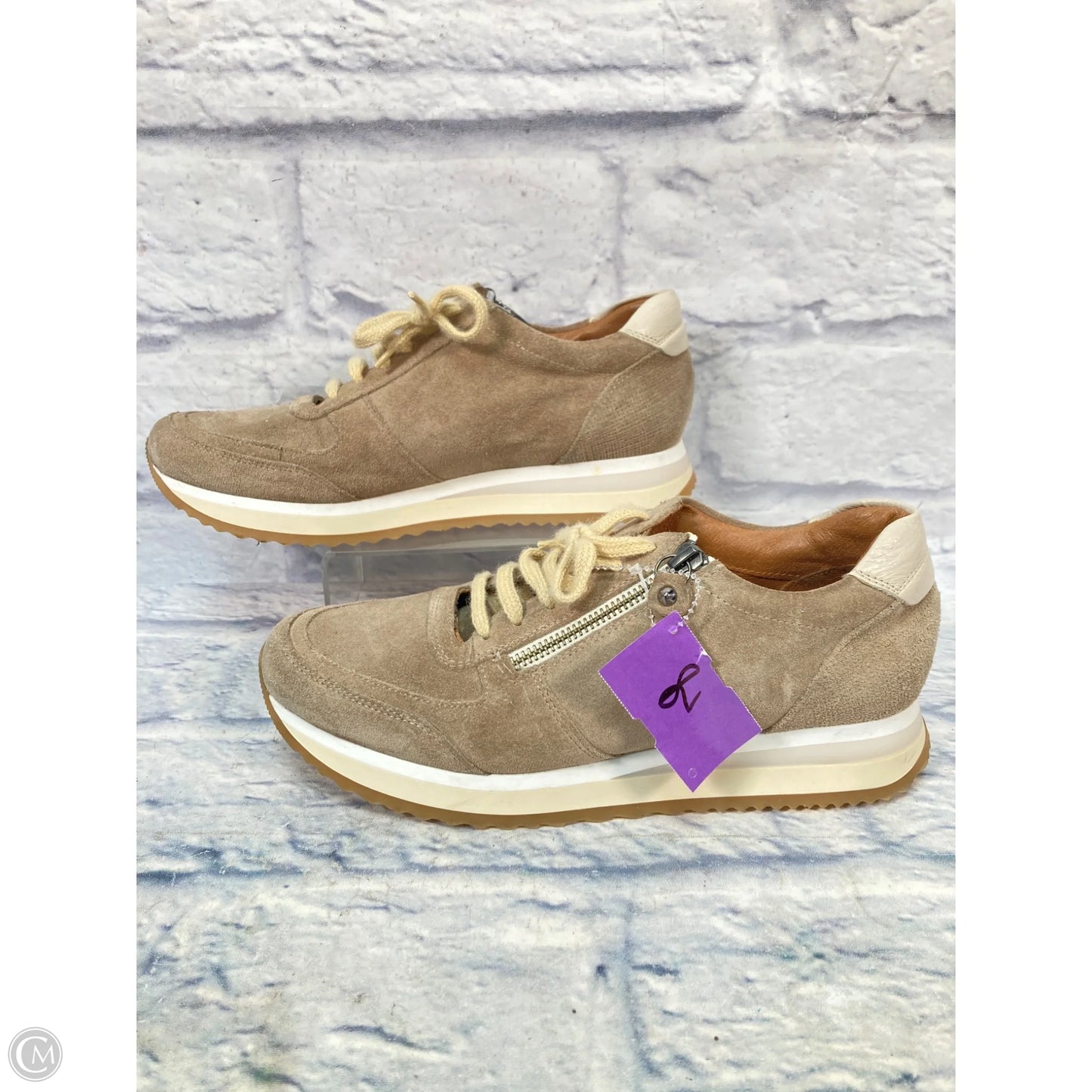 Shoes Sneakers By Clothes Mentor In Brown, Size: 9.5