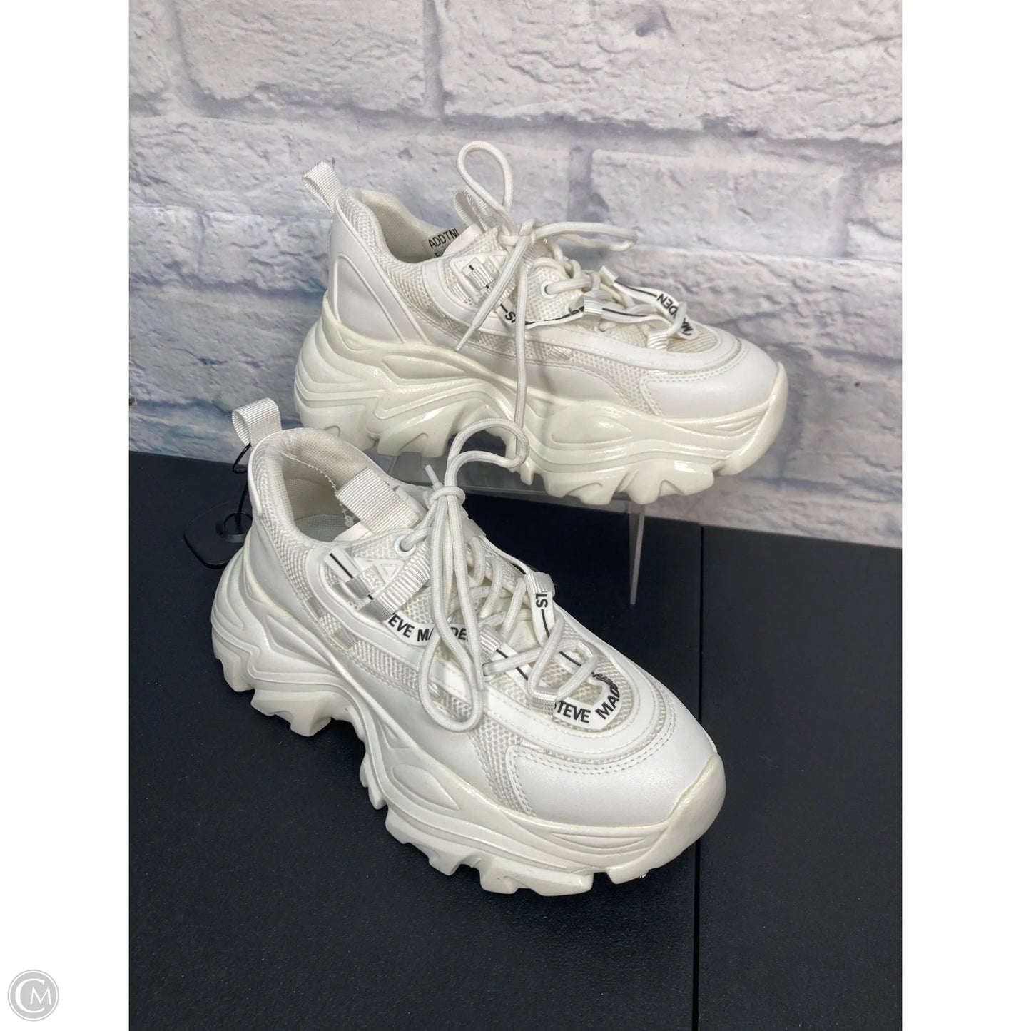 Shoes Sneakers By Steve Madden In White, Size: 9.5