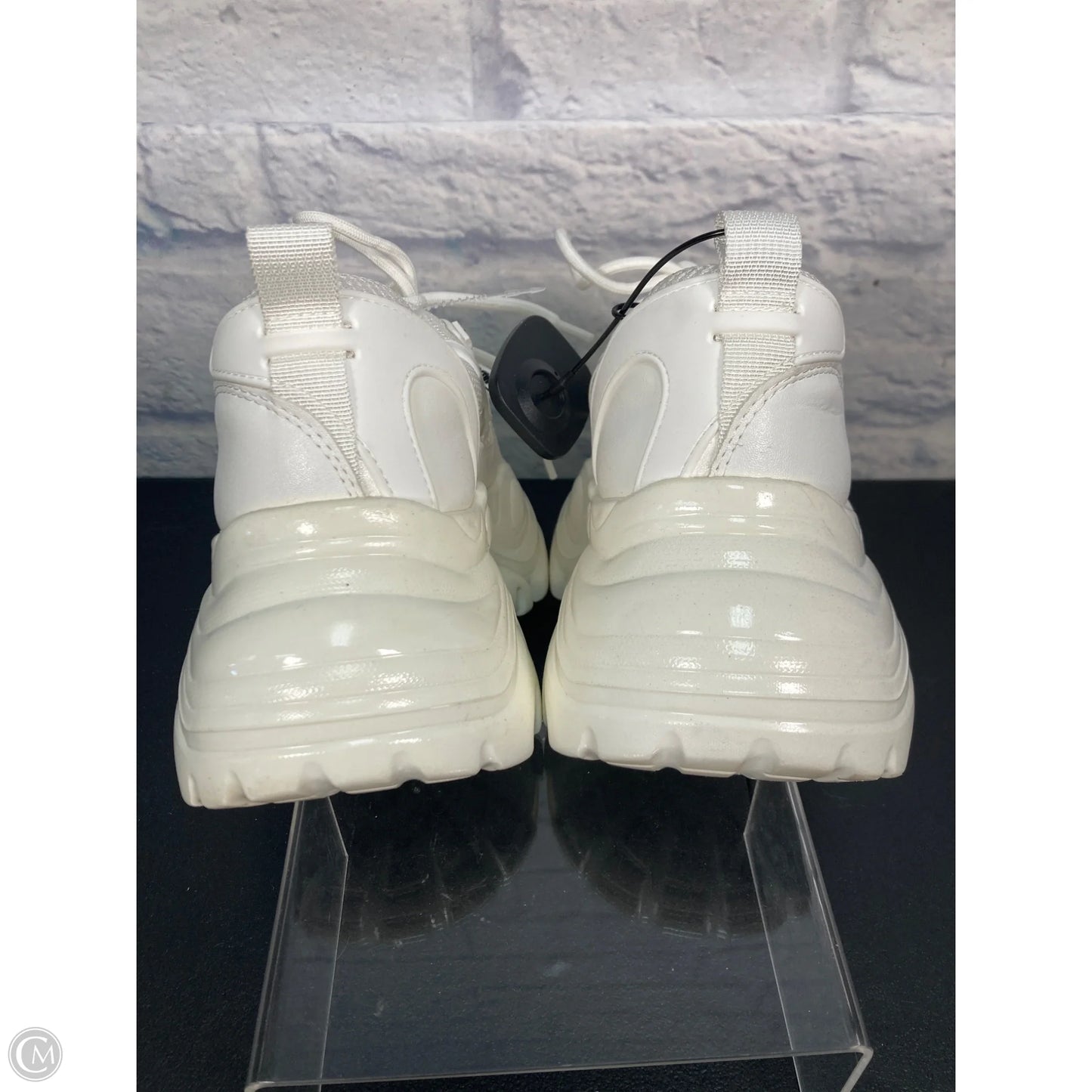 Shoes Sneakers By Steve Madden In White, Size: 9.5