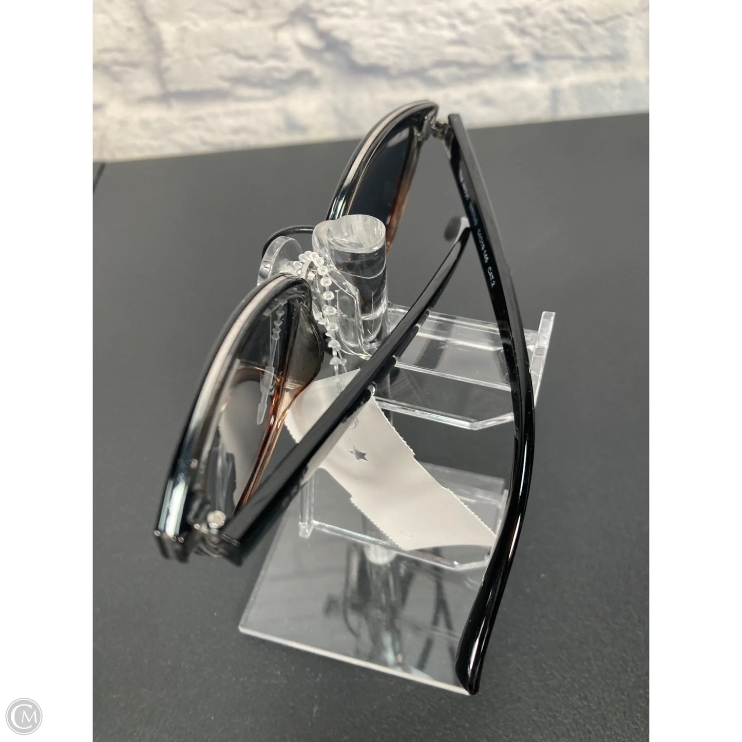 Sunglasses By Clothes Mentor, Size: Medium