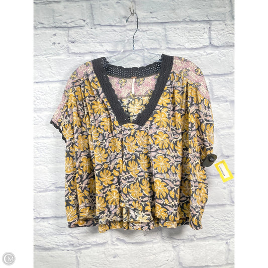 Top Short Sleeve By Free People In Blue & Yellow, Size: M