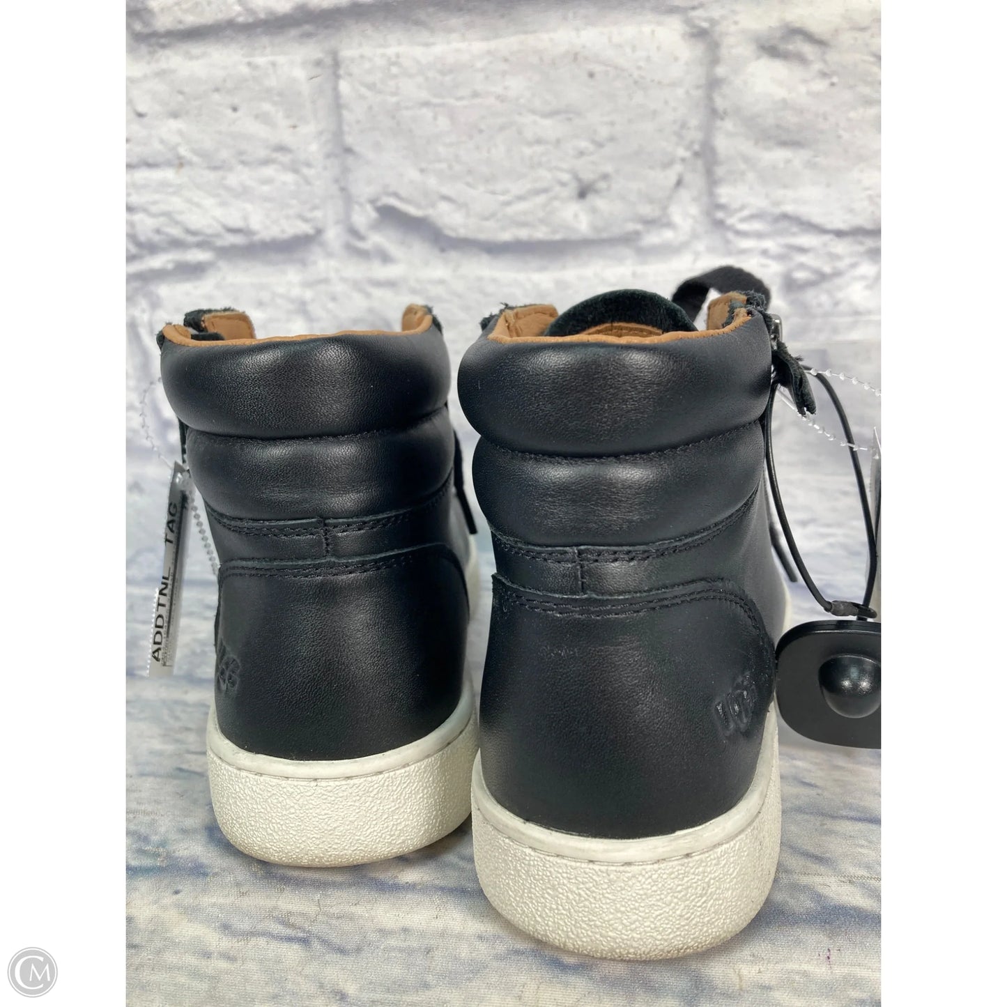 Shoes Designer By Ugg In Black, Size: 8