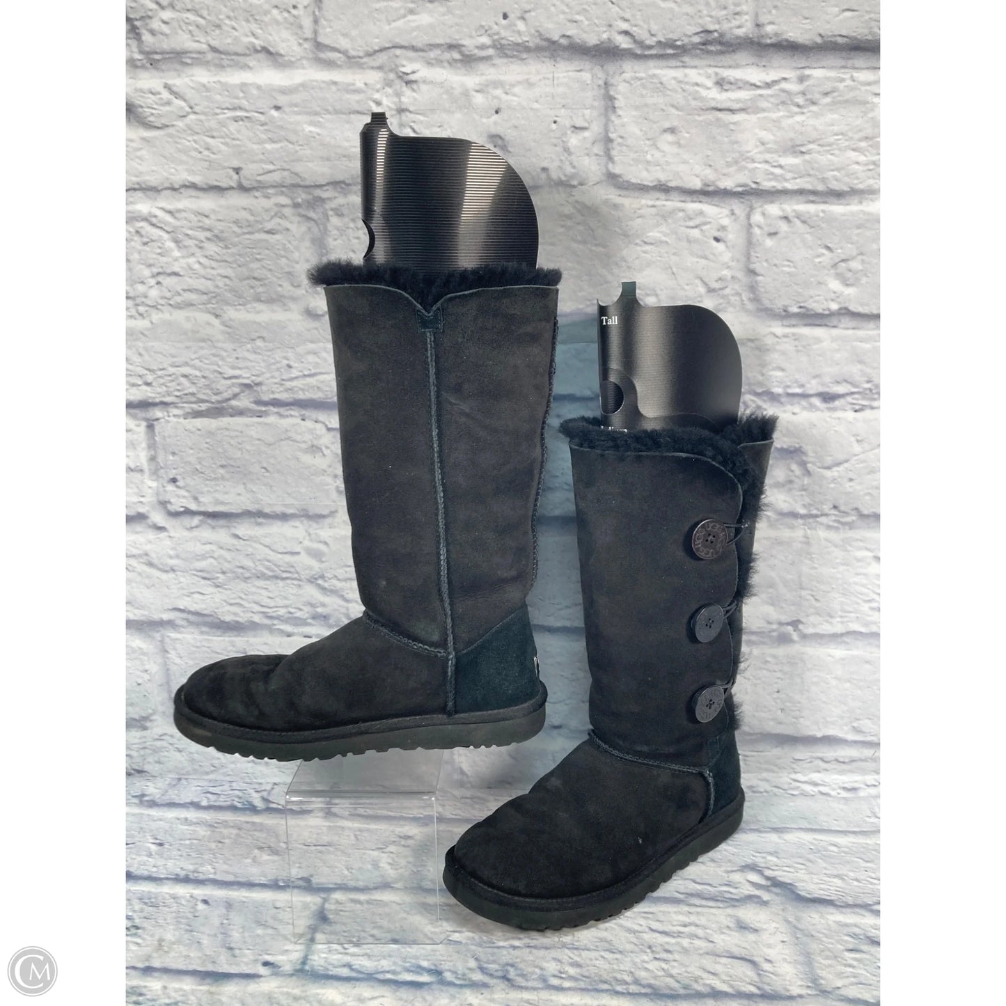 Boots Designer By Ugg In Black, Size: 8