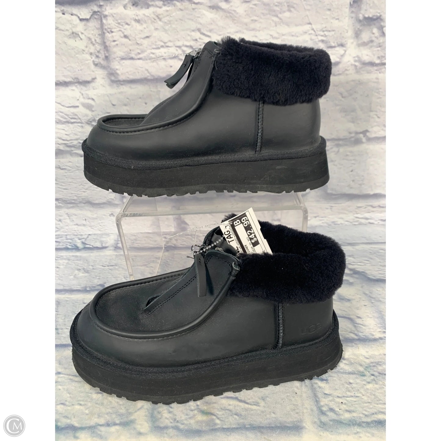 Boots Designer By Ugg In Black, Size: 8