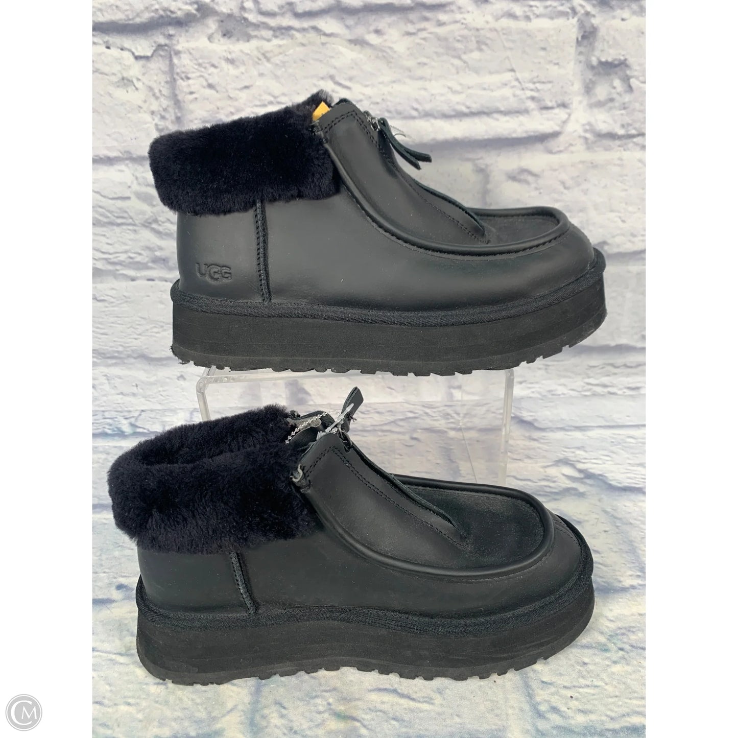 Boots Designer By Ugg In Black, Size: 8