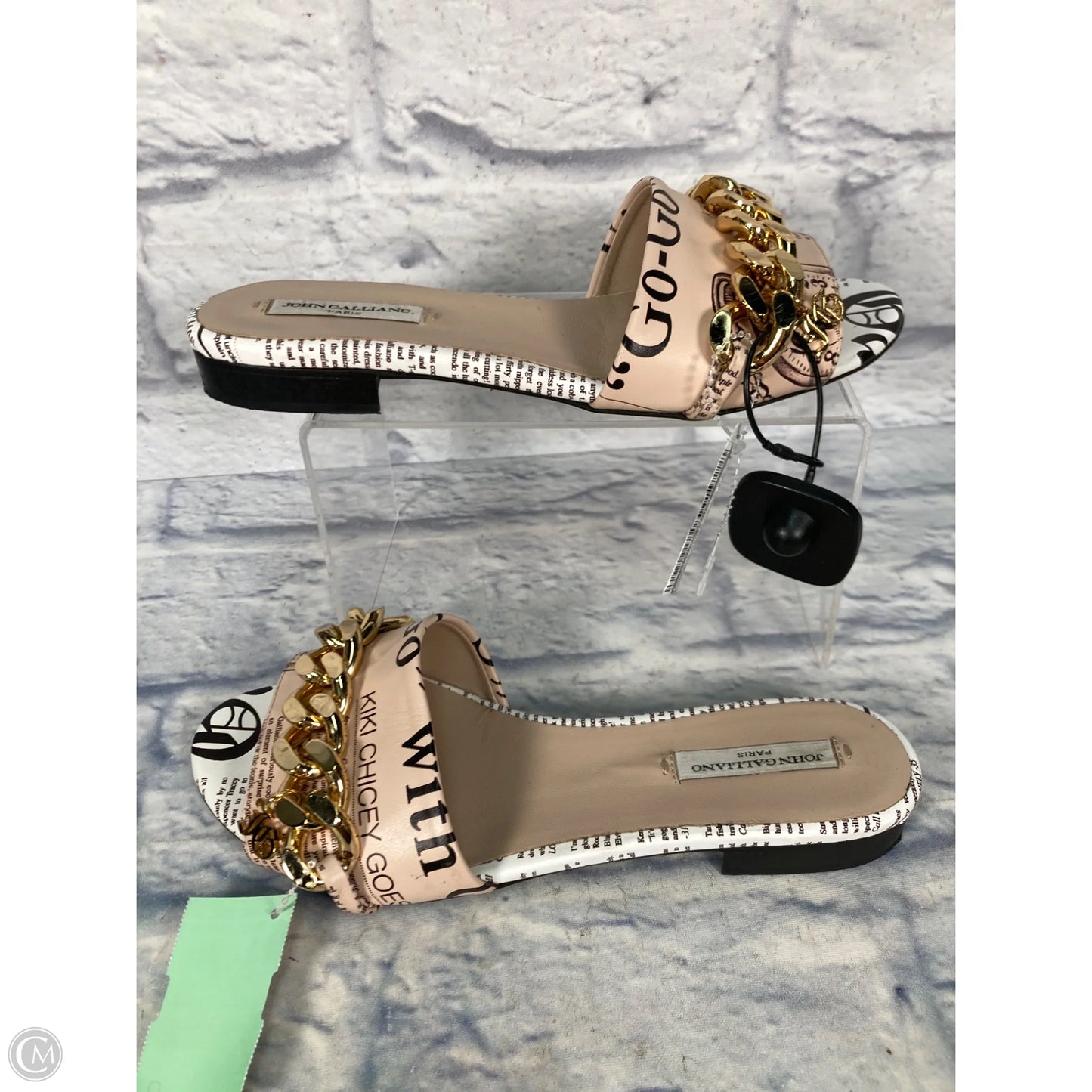 Sandals Flats By Clothes Mentor In Tan & White, Size: 7
