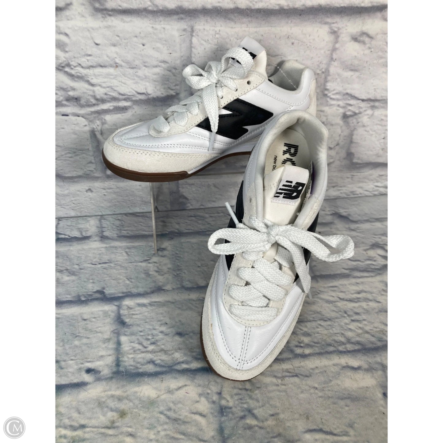 Shoes Sneakers By New Balance In Black & White, Size: 5.5