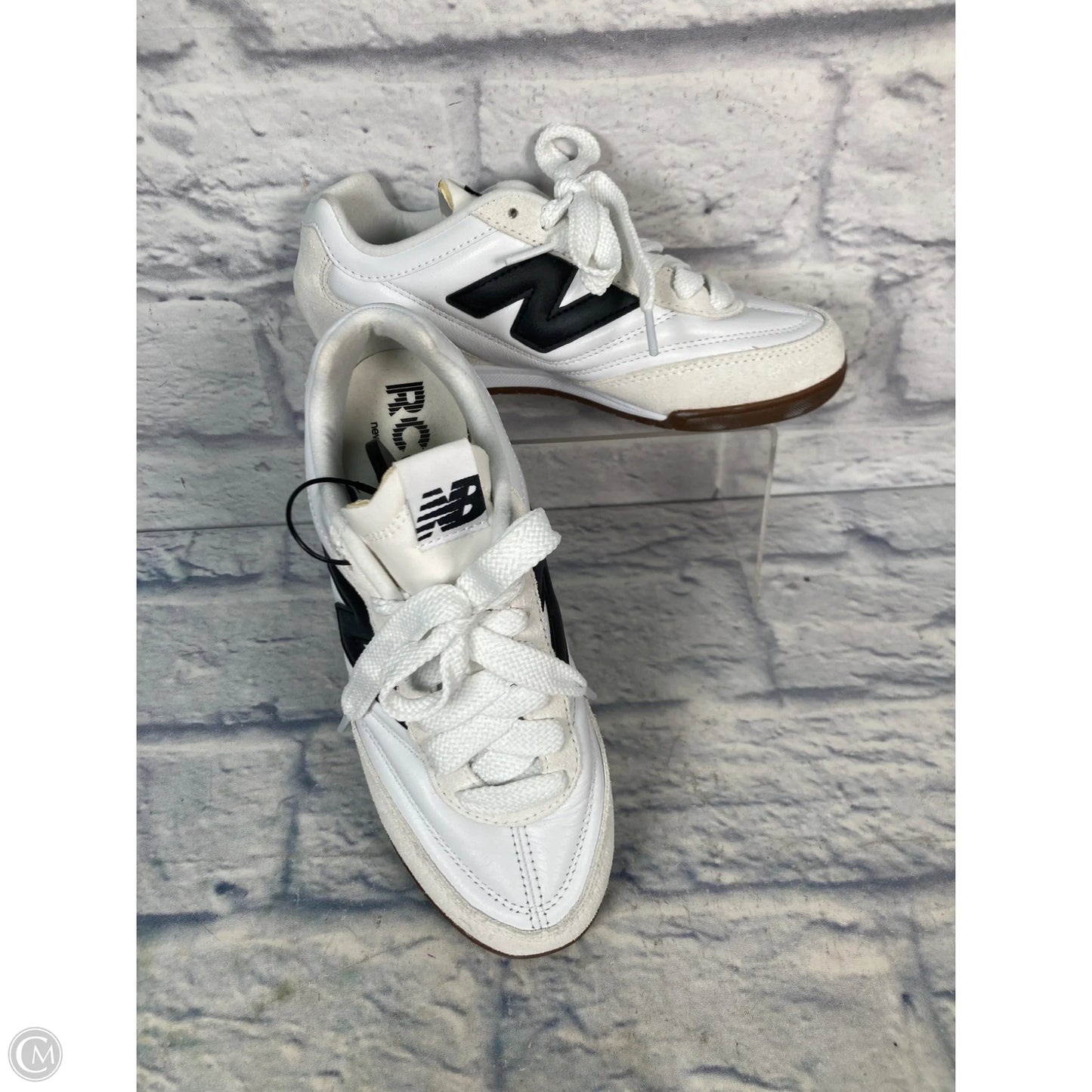Shoes Sneakers By New Balance In Black & White, Size: 5.5