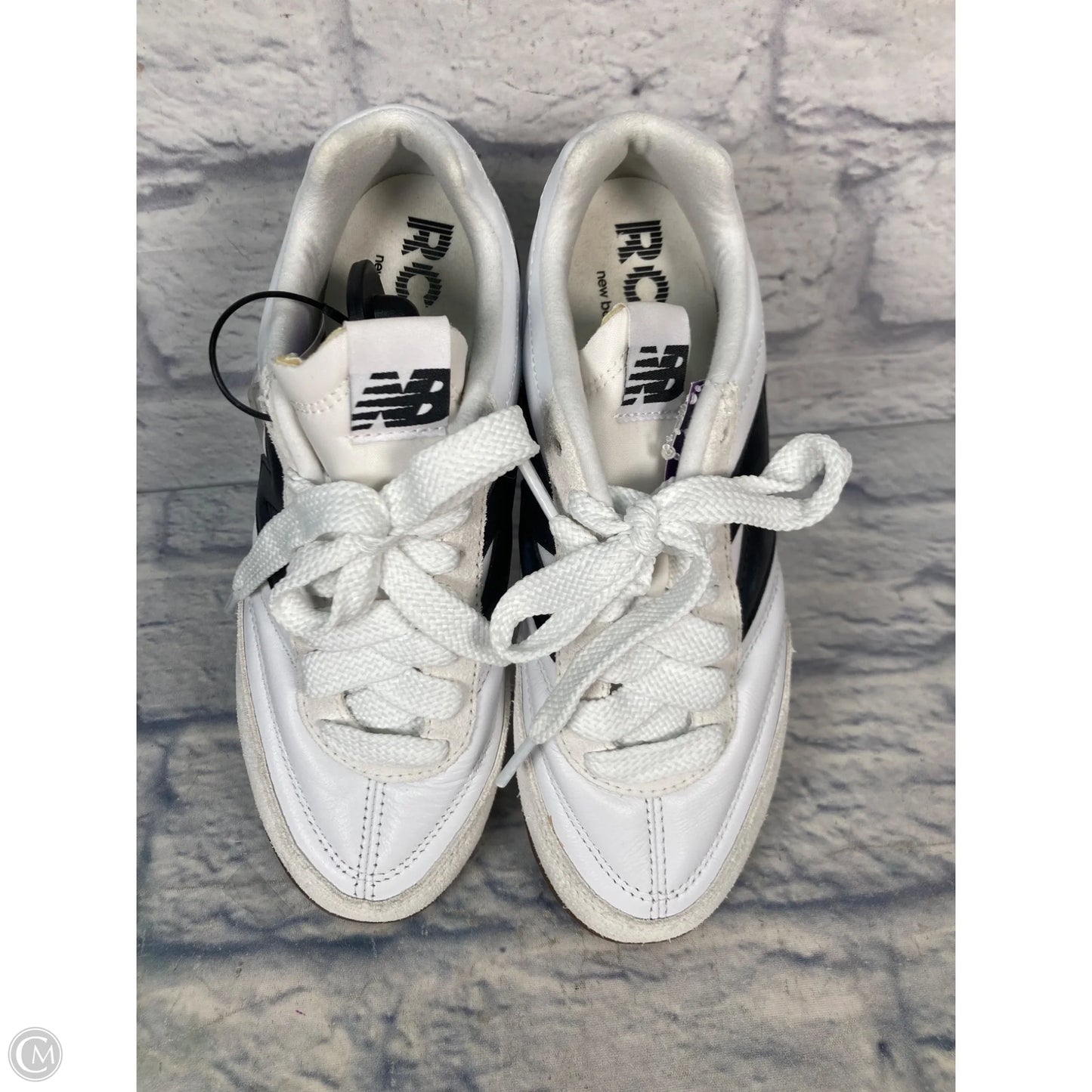 Shoes Sneakers By New Balance In Black & White, Size: 5.5