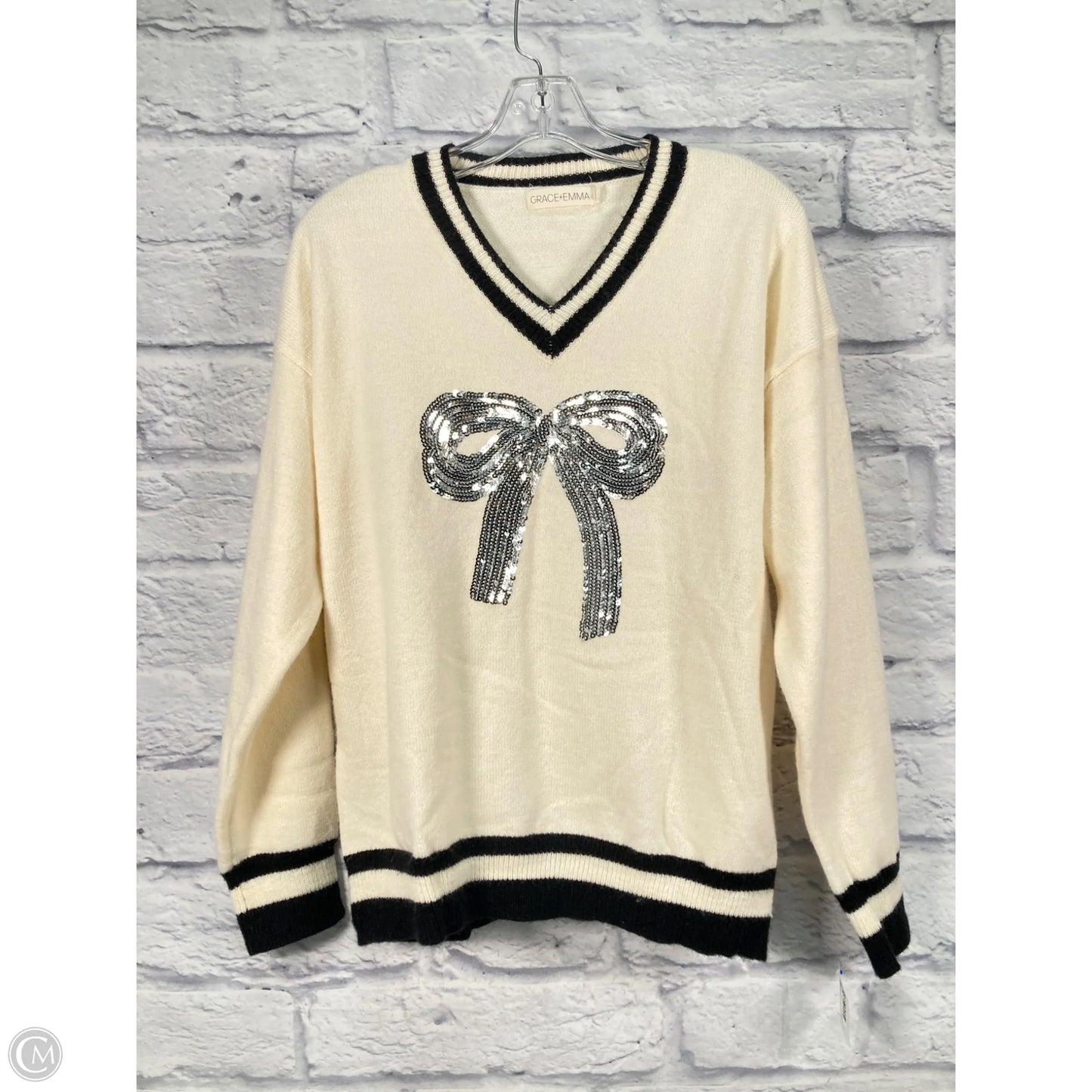 Sweater By Clothes Mentor In Cream & Silver, Size: M
